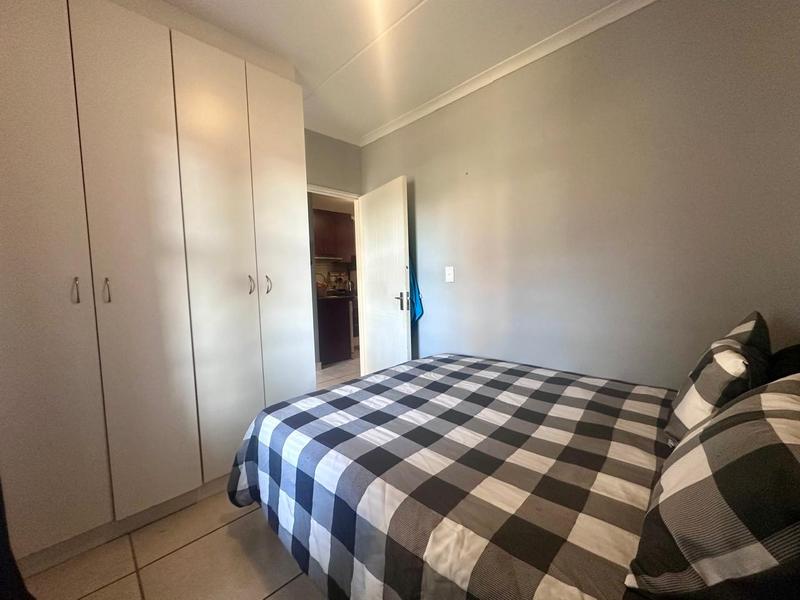 To Let 2 Bedroom Property for Rent in Buhrein Western Cape